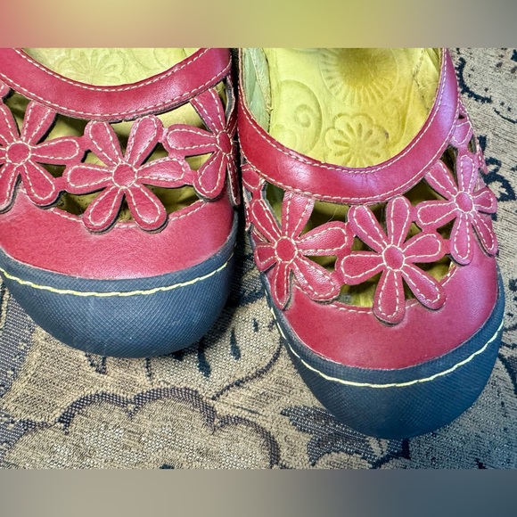 Jambu size 11M, Red - Picture 6 of 17